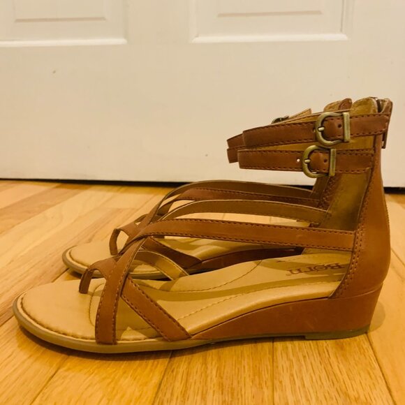 NEW BORN Women's Ankle Strap Leather Platform Wedge Sandal US 6 - Picture 9 of 14